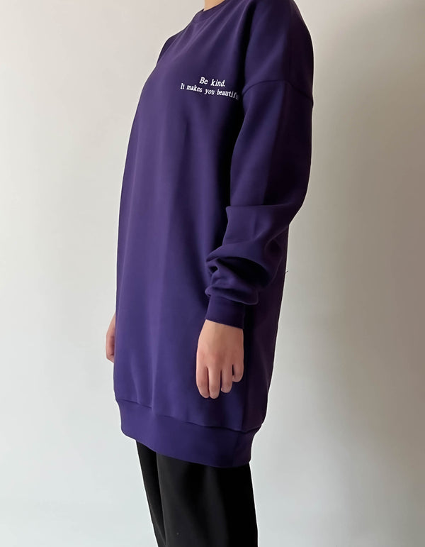 Purple crew neck sweatshirt with embroidery